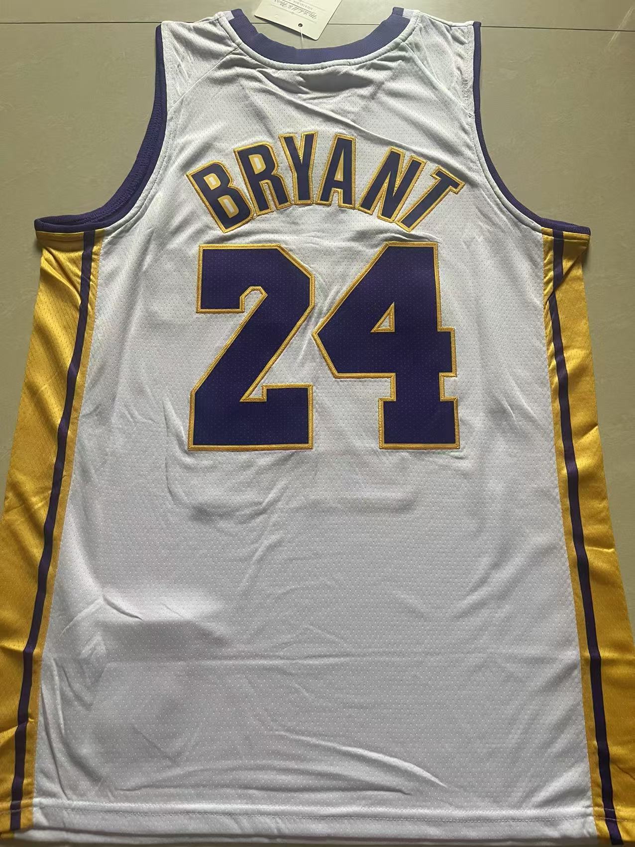 Kobe Bryant Los Angeles Lakers Men's #24 Icon Edition Jersey - White